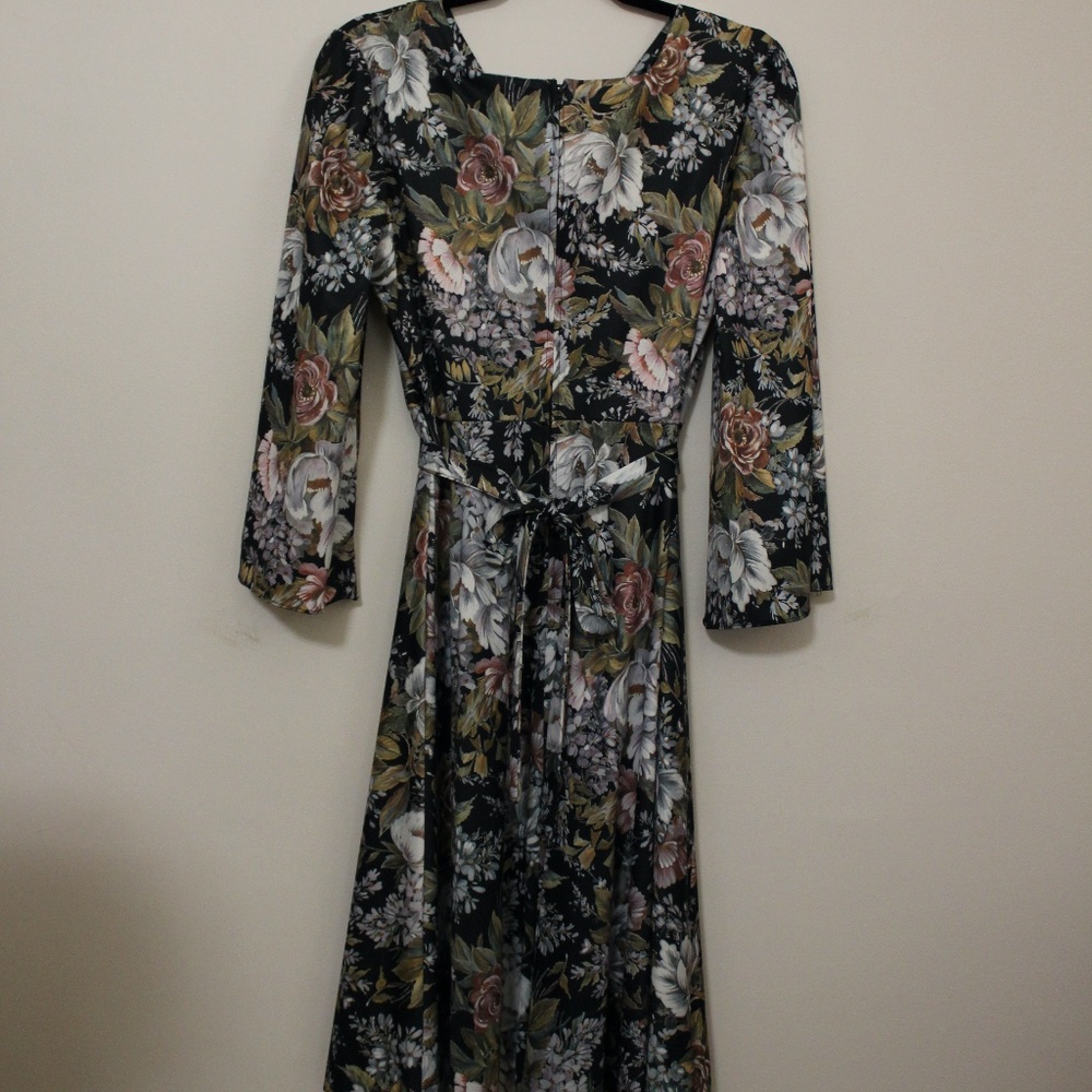 VINTAGE 1970s Bell Sleeve Floral Dress - Picture 9 of 10